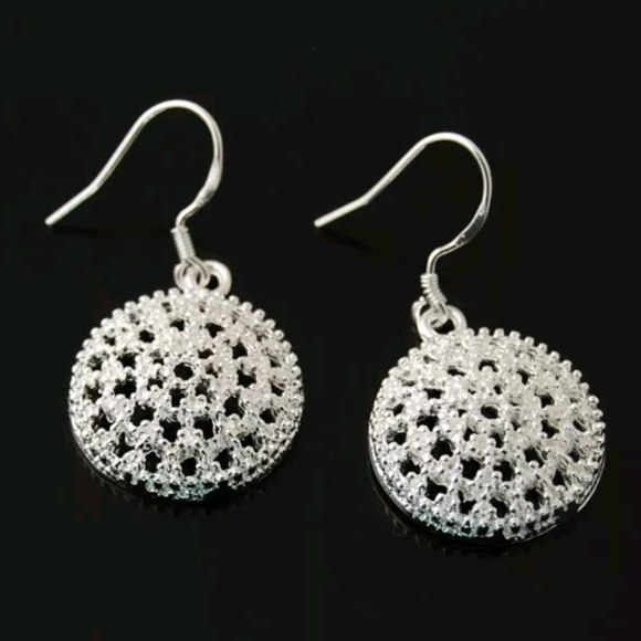 Jewelry - 🆕 Silver Plated Earrings